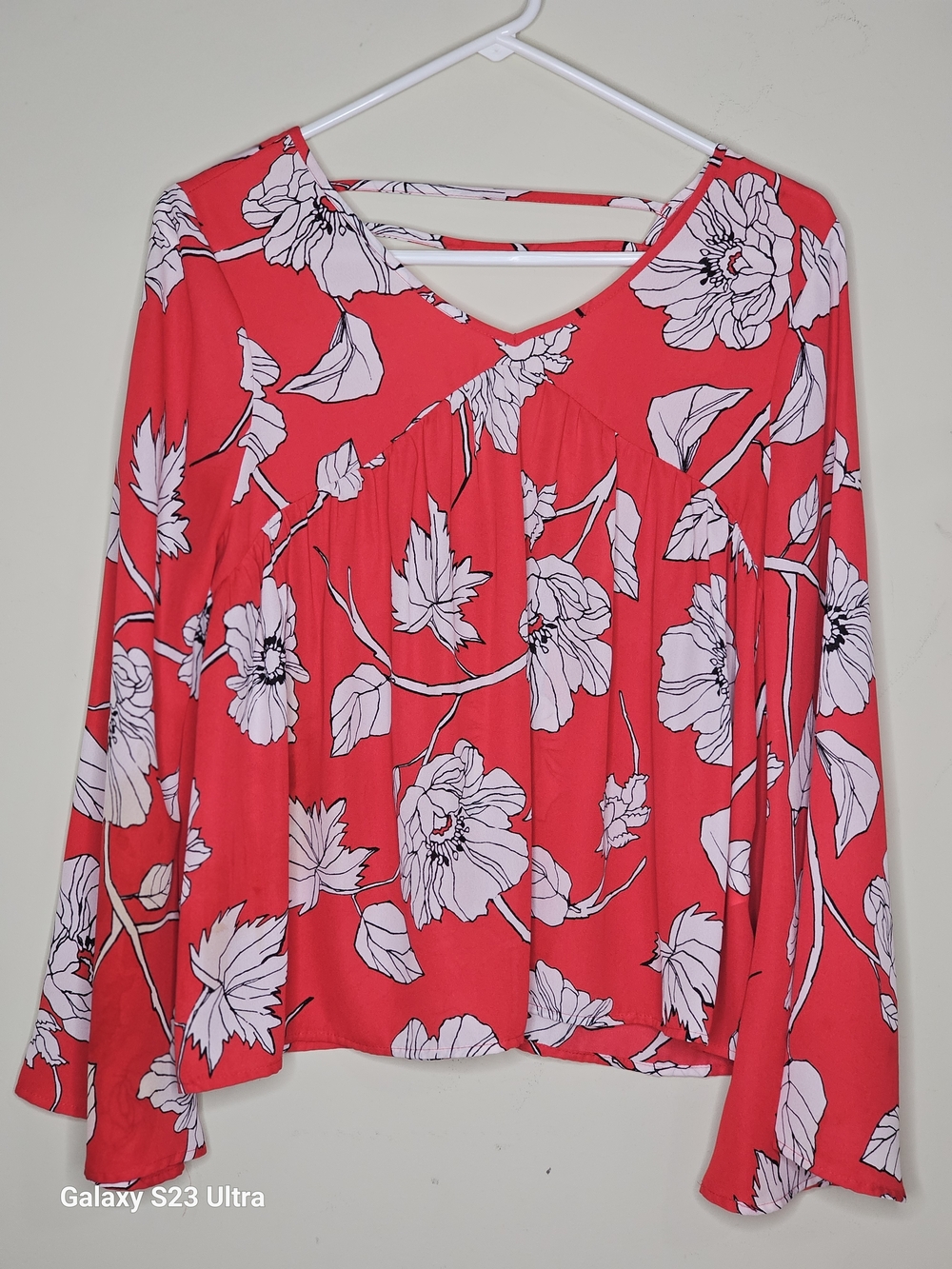 Copper Key Red Floral Long Sleeve V-Neck Top Small